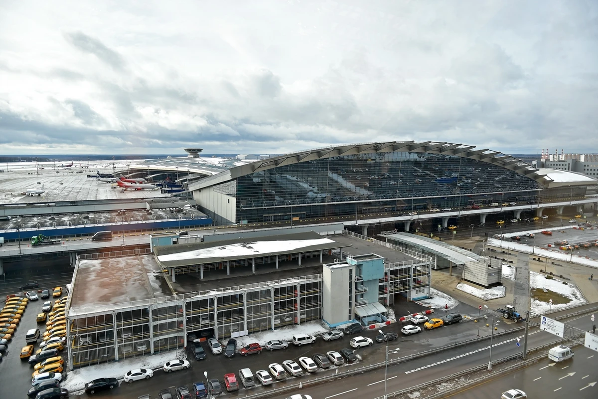AZAL Moskvanın bu aeroportuna uçuşları dayandırdı