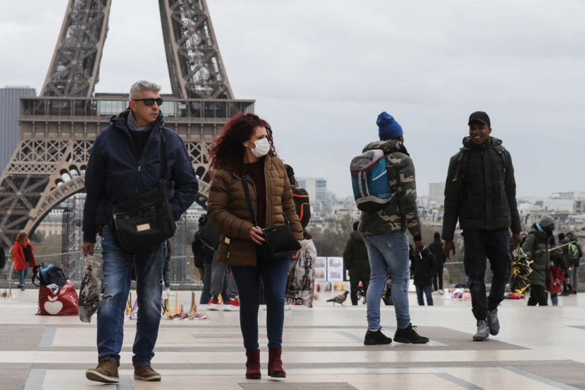 Parisdə evdən bayıra çıxan şəxslər cərimə olunacaqlar