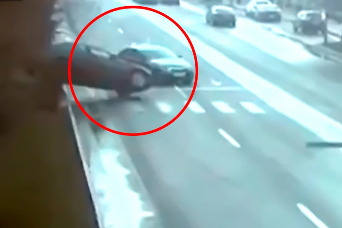 Bakıda dəhşət: Əks yola çıxan BMW ağır qəza törətdi - ANBAAN VİDEO