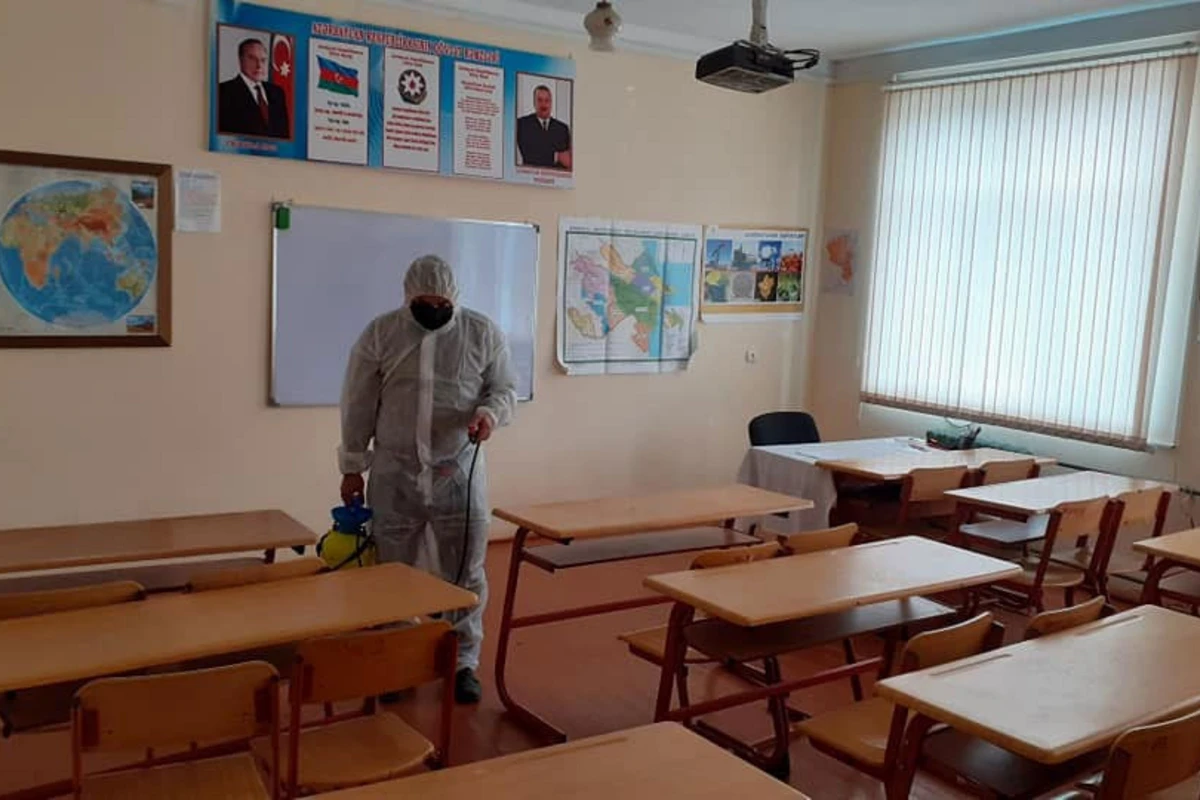 Минобразования Азербайджана обратилось к учащимся школ и их родителям