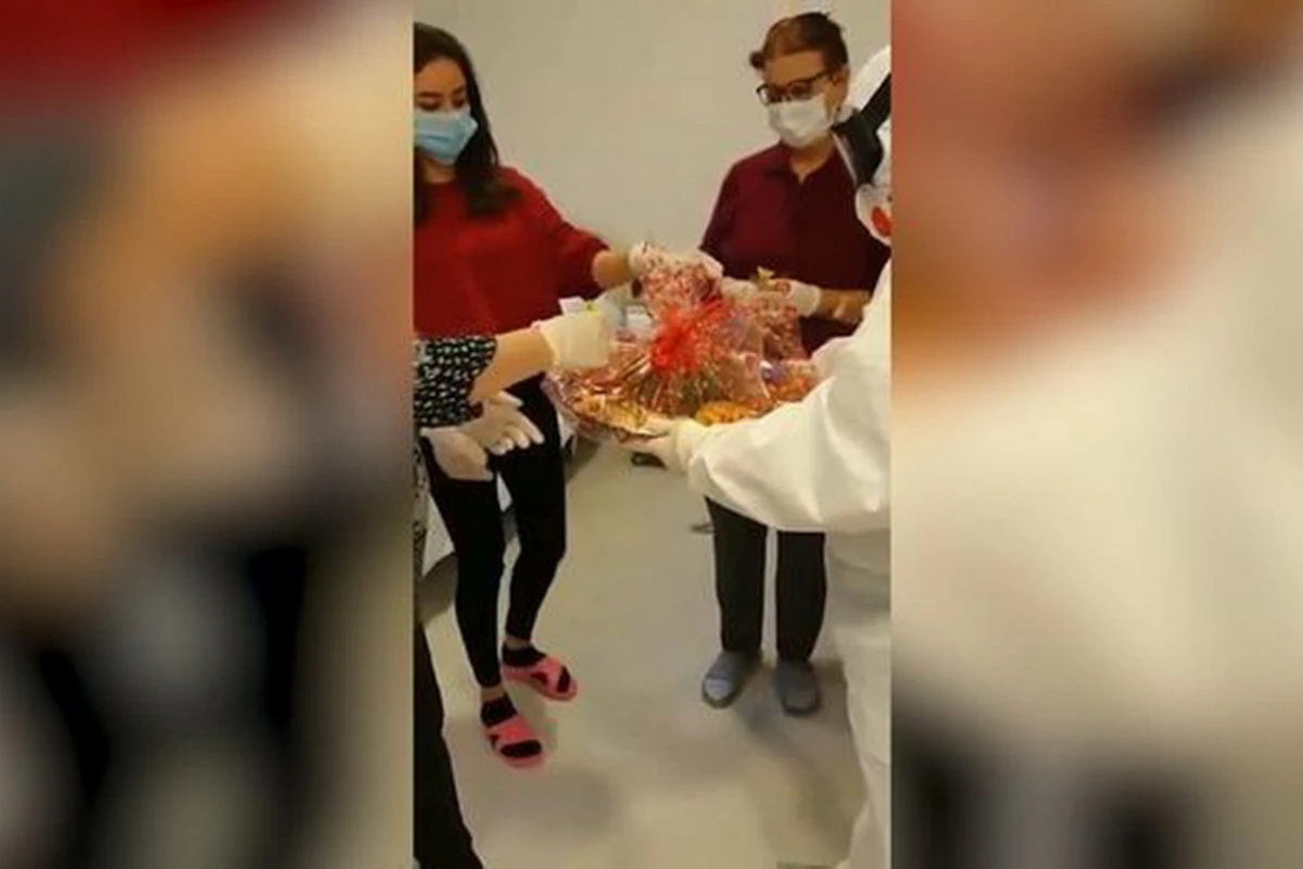 В Азербайджане находящиеся на карантине получили праздничные подарки - ВИДЕО