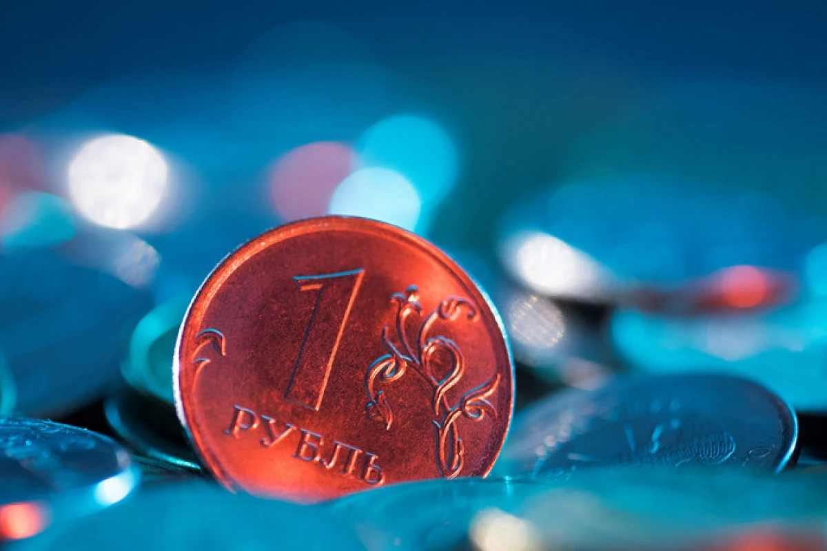 Курс рубля рухнул до минимума за 4 года