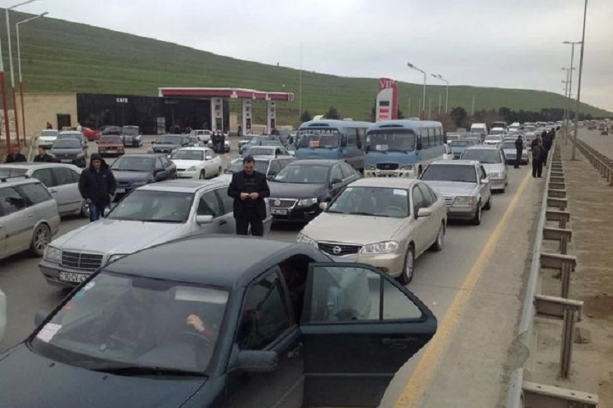 Bakıya gələn yüzlərlə maşın geri qaytarıldı - RƏSMİ AÇIQLAMA