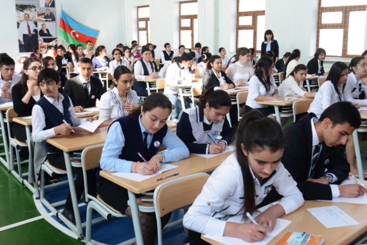 Занятия в школах и вузах Азербайджана возобновятся в конце апреля