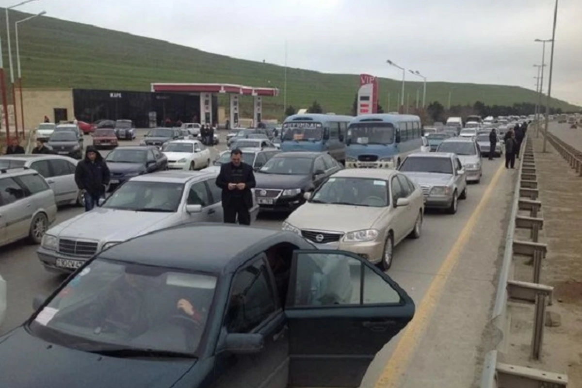 Rayonlar Bakıya axışmaq istəyir: Minlərlə maşın geri qaytarılıb - RƏSMİ AÇIQLAMA