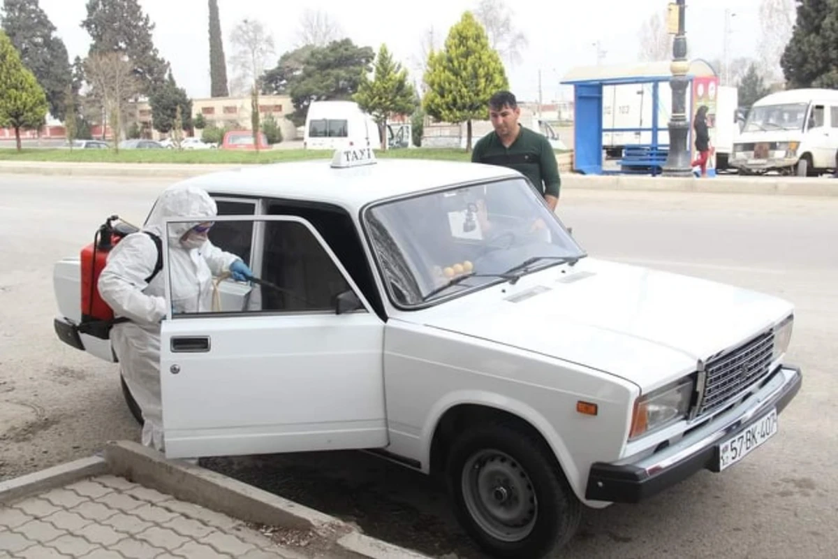 Taksi fəaliyyəti ilə məşğul olan avtomobillərin dezinfeksiyasına başlanıldı - FOTO