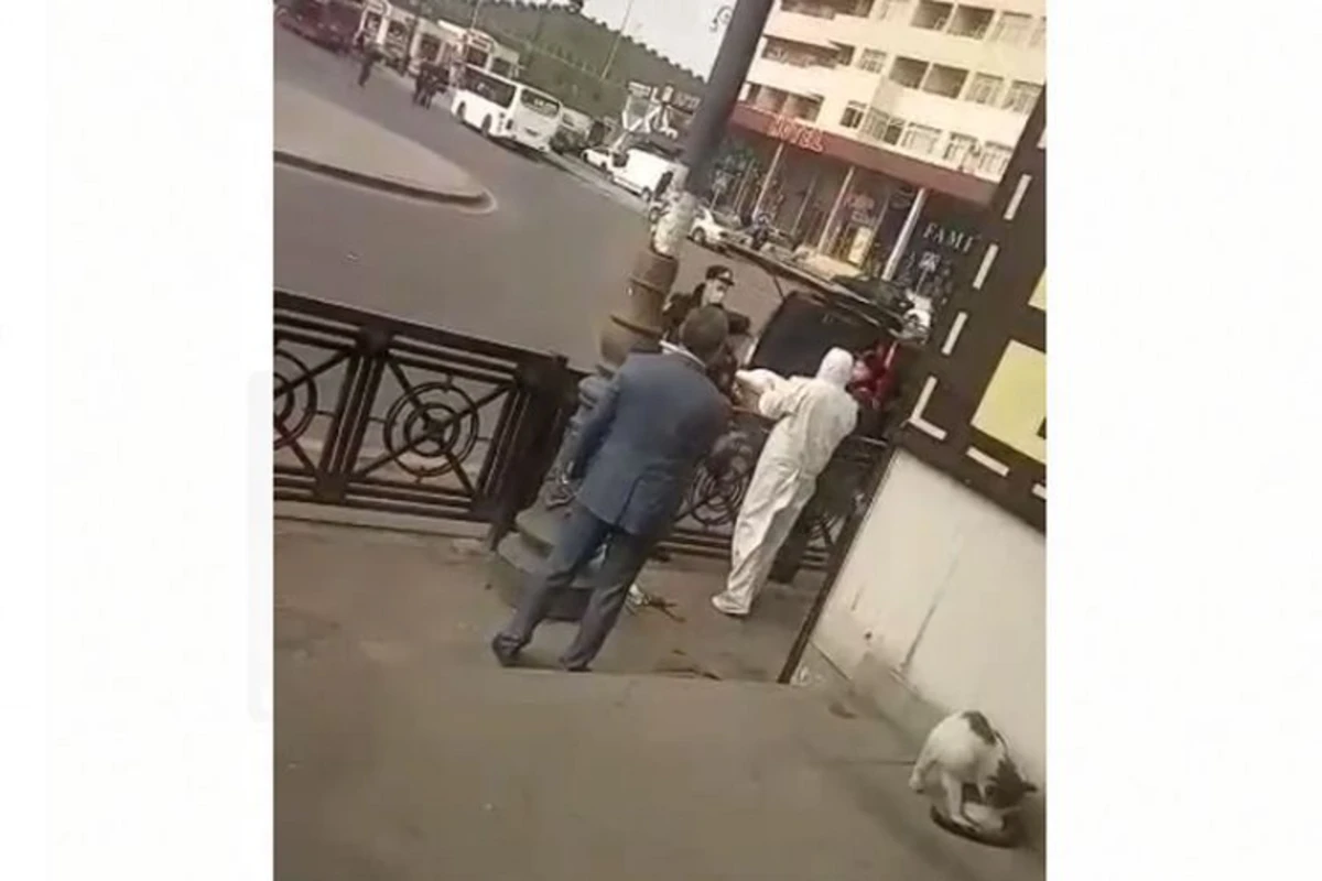 МВД внесло ясность в кадры с умершим на улице человеком – ВИДЕО