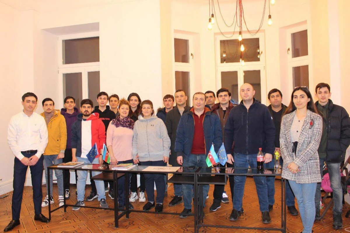 Varşavadakı 19 azərbaycanlı Bakıya gətirildi - FOTO Varşavadakı 19 azərbaycanlı Bakıya gətirildi - FOTO