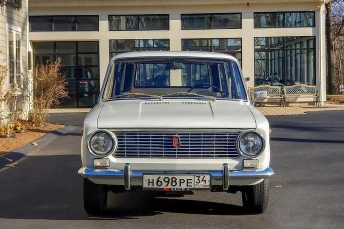 ABŞ-da 42 illik Jiquli hərracda satıldı - FOTO