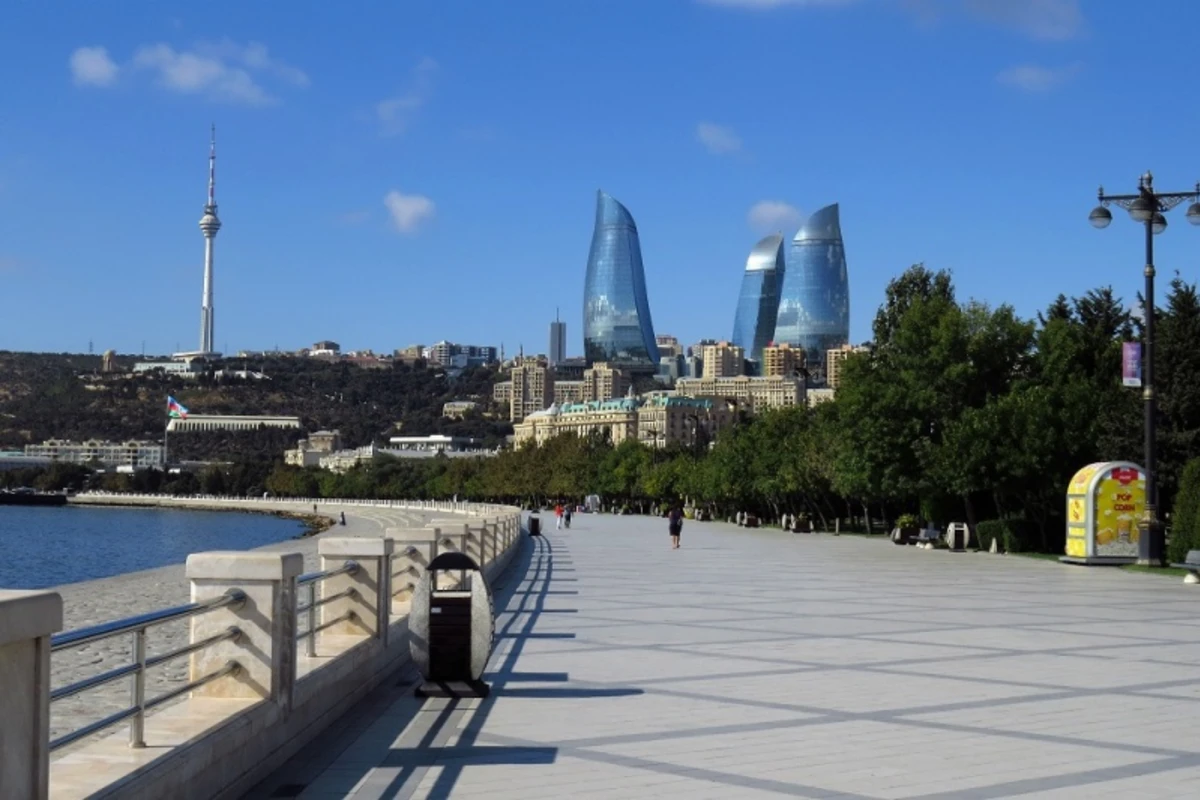 В Азербайджане запрещено гулять в парках и бульварах В Азербайджане запрещено гулять в парках и бульварах