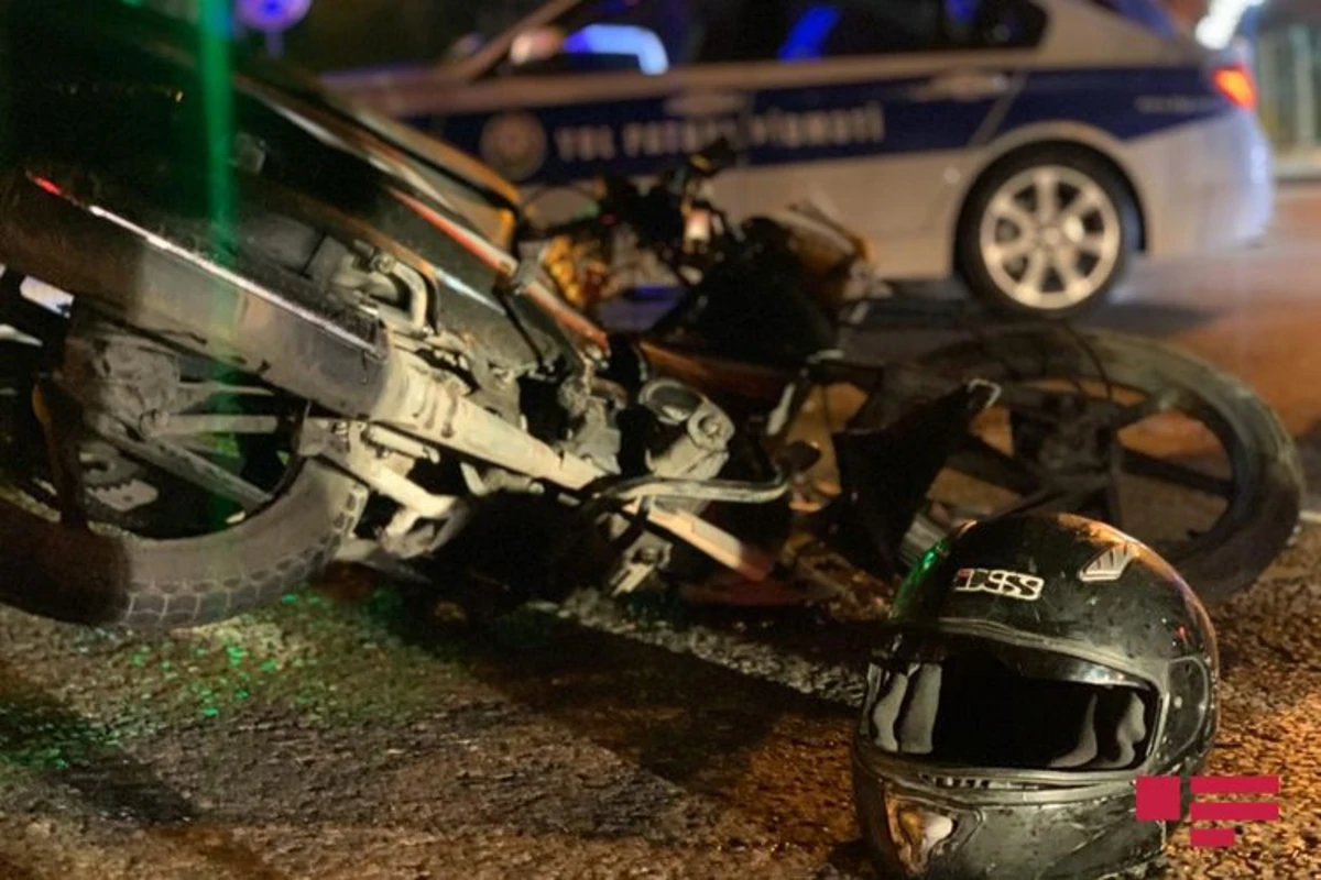 Bakıda motosiklet avtomobilə çırpılıb Bakıda motosiklet avtomobilə çırpılıb