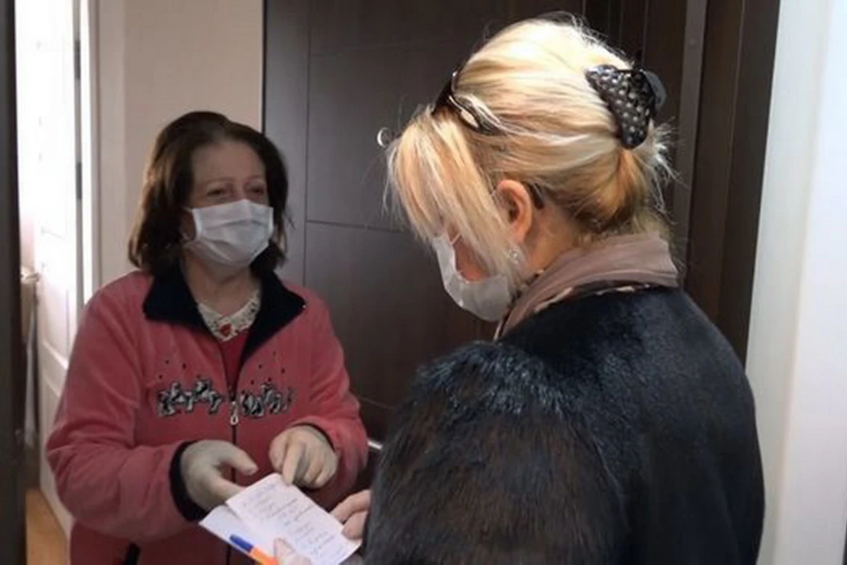 71-летняя женщина попросила помощи у министерства - ВИДЕО 71-летняя женщина попросила помощи у министерства - ВИДЕО