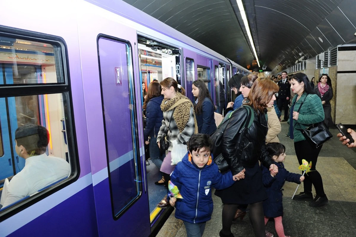 Bakı metrosunda sıxlıq yarandı - FOTO Bakı metrosunda sıxlıq yarandı - FOTO