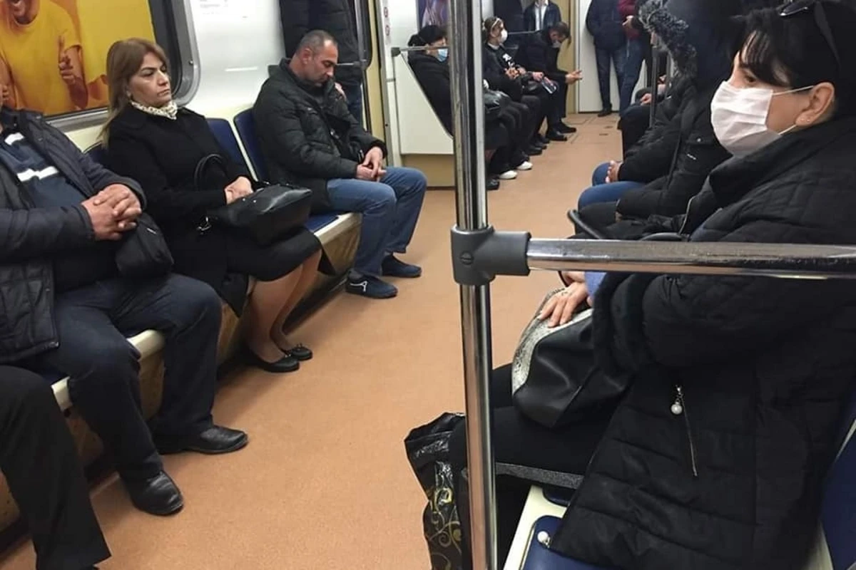Bakı metrosunda sıxlıq yaranması ilə bağlı RƏSMİ AÇIQLAMA - FOTO Bakı metrosunda sıxlıq yaranması ilə bağlı RƏSMİ AÇIQLAMA - FOTO