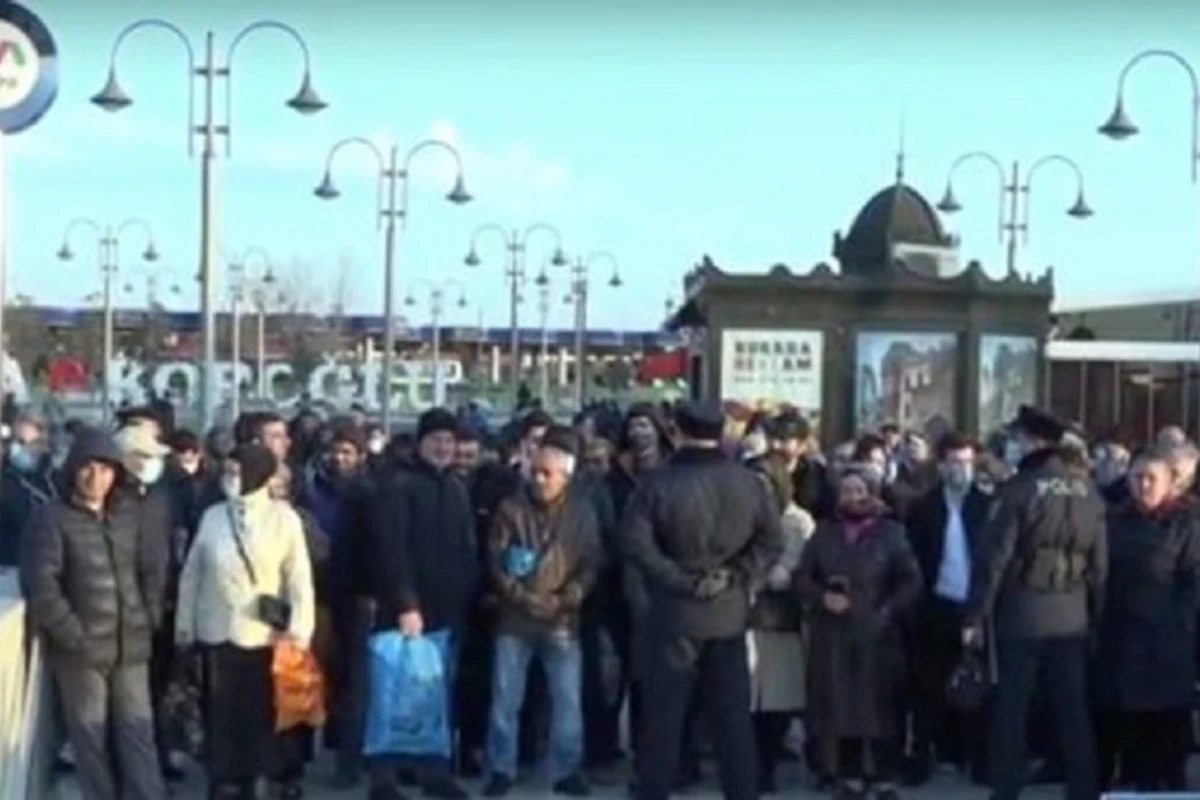 В бакинском метро вновь столпотворение - ВИДЕО