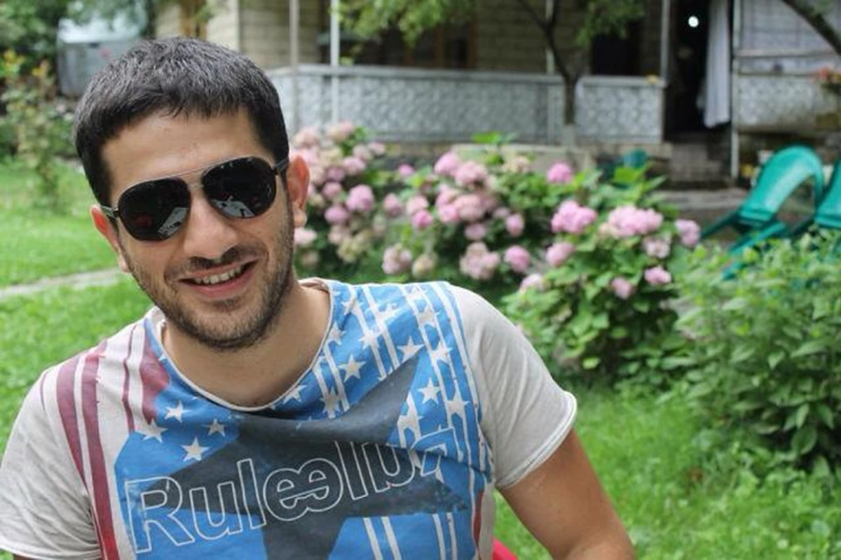 Şamaxıda avtomobil dirəyə çırpıldı, sürücü öldü - FOTO