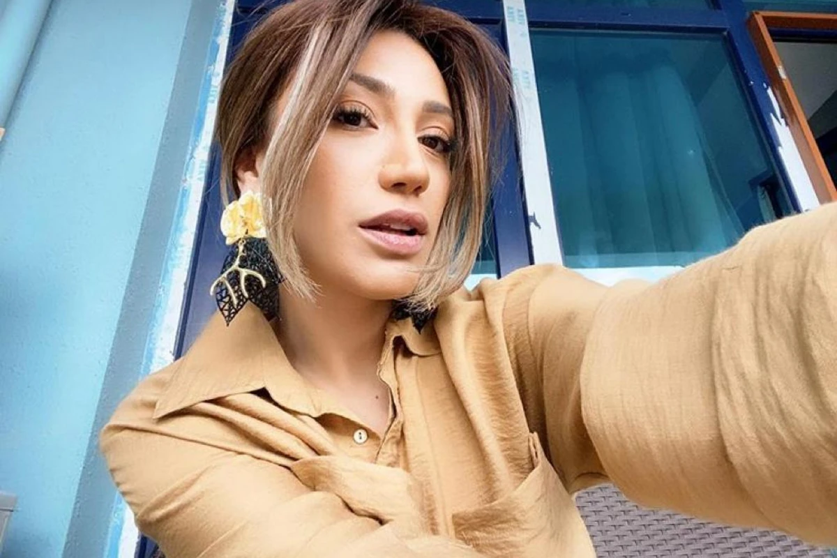 Dəliliyi tutan Röya bəzənib-düzənib eyvana çıxdı - VİDEO