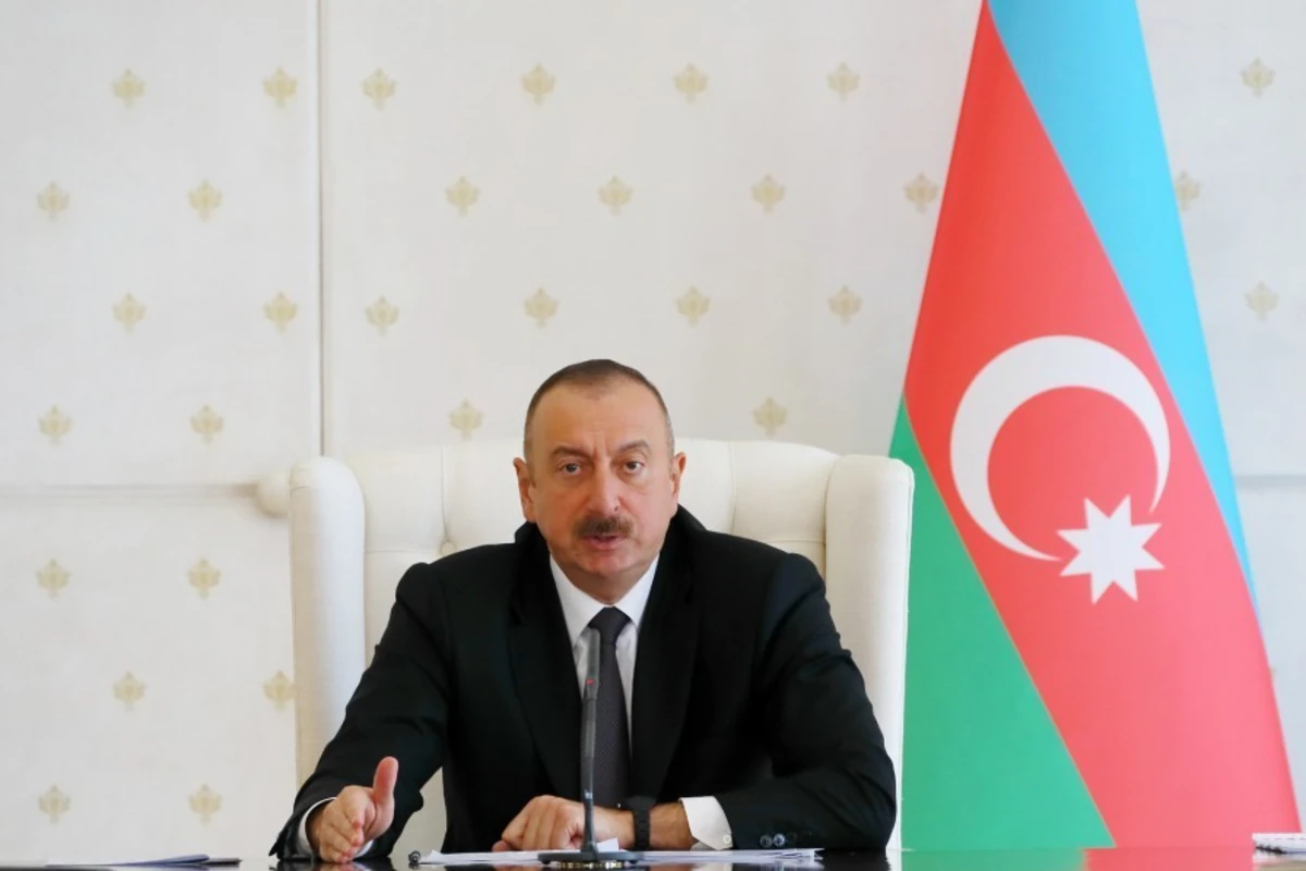 Президент: Если кто-то полагается на занимающих посты друзей и родственников, он ошибается