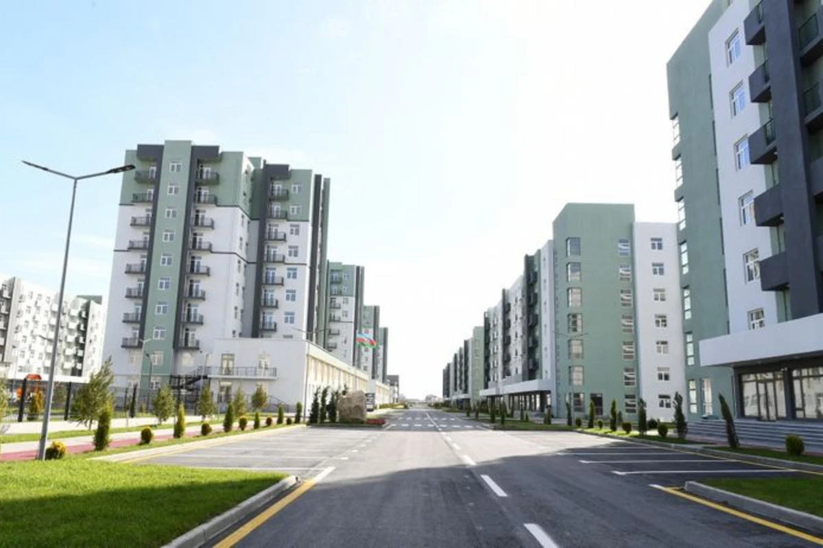 Hövsan yaşayış kompleksində hərbi qulluqçulara 436 mənzil ayrılıb Hövsan yaşayış kompleksində hərbi qulluqçulara 436 mənzil ayrılıb