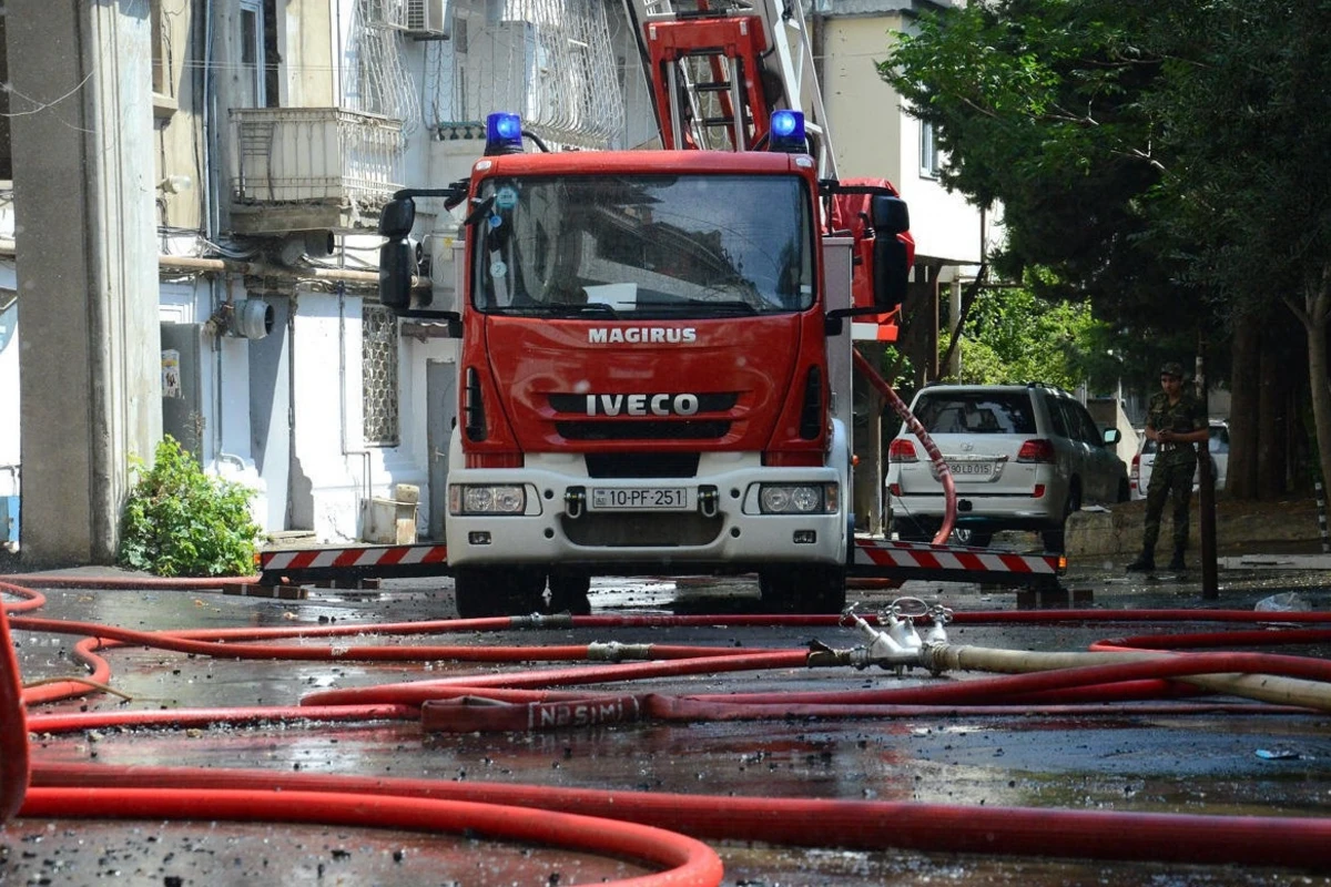 Bakıda yaşayış binasında yanğın