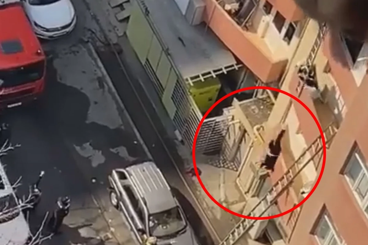 Bakıda yanğın zamanı qadın binadan yıxıldı - ANBAAN VİDEO