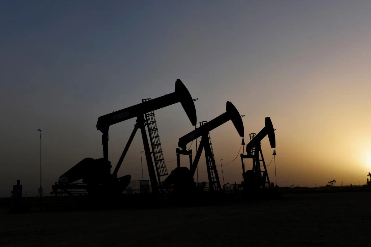 Цены на нефть вновь покатились вниз