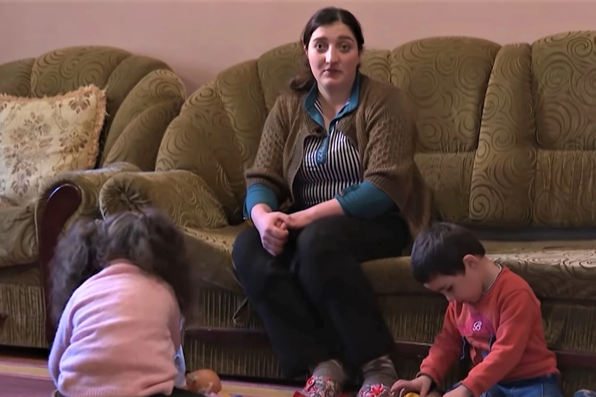 20 gündür uşaqlarım acdır deyən Aygünün hər kəsi üzən çətin həyatı - VİDEO 20 gündür uşaqlarım acdır deyən Aygünün hər kəsi üzən çətin həyatı - VİDEO