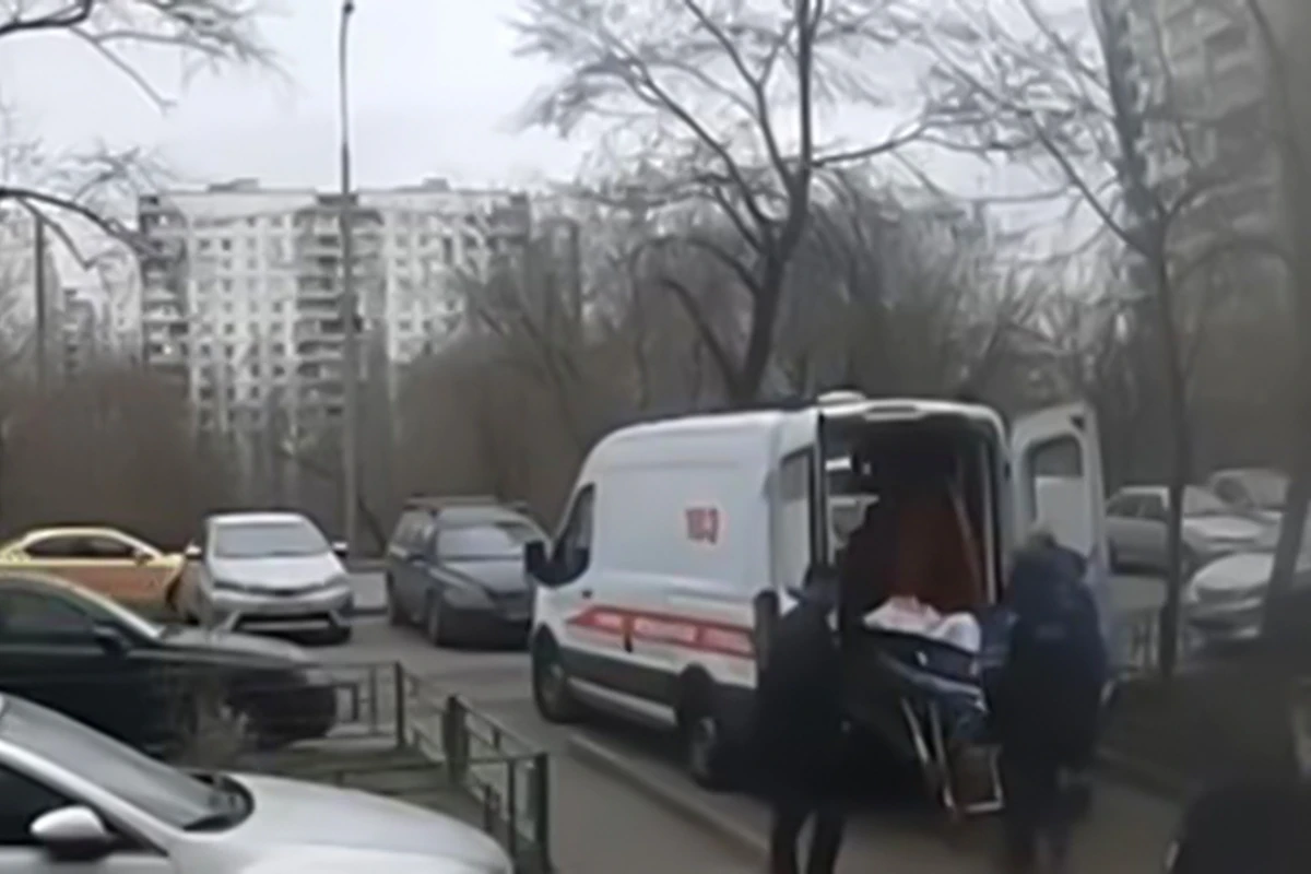 В Москве 16-летняя девушка родила ребенка и выбросила его из окна - ВИДЕО