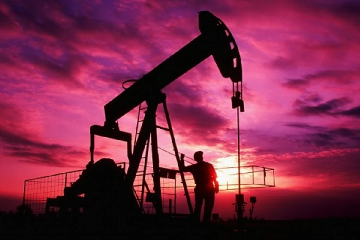 Страны ОПЕК+ договорились сократить добычу нефти