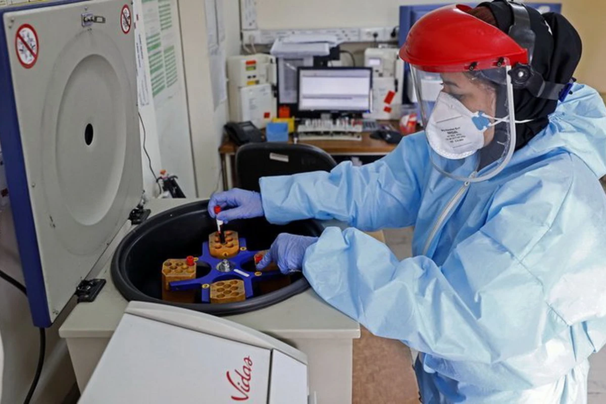 Koronavirus xəstələrinin müalicəsində müsbət nəticə verən dərmanın istehsalına başlanıldı