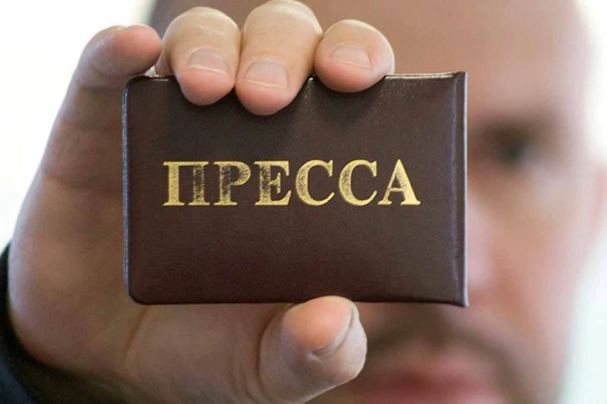 В Азербайджане за неподчинение требованиям полиции задержан журналист