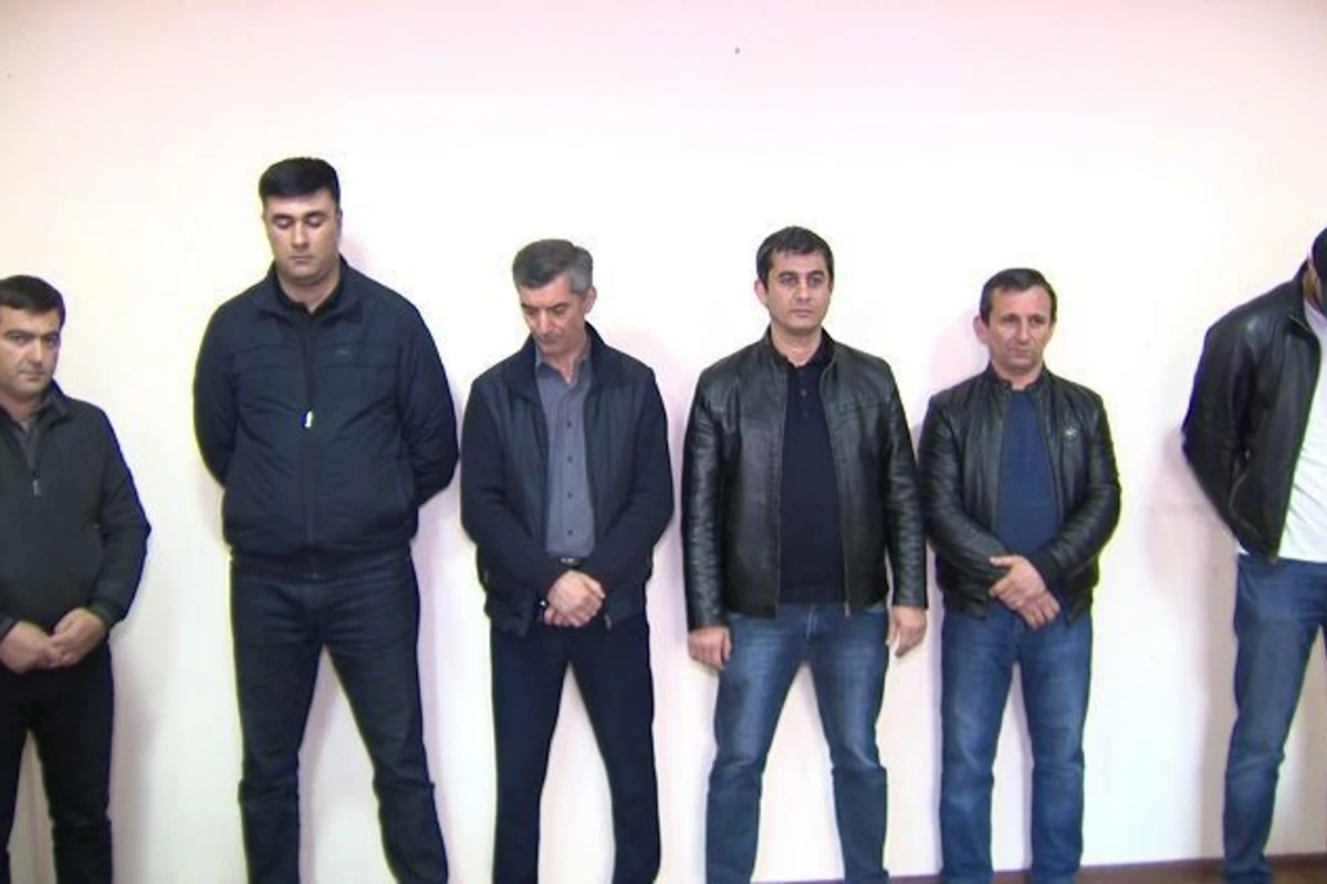 В Баку выявлено кафе, нарушившее правила карантина, 6 человек оштрафованы - ФОТО