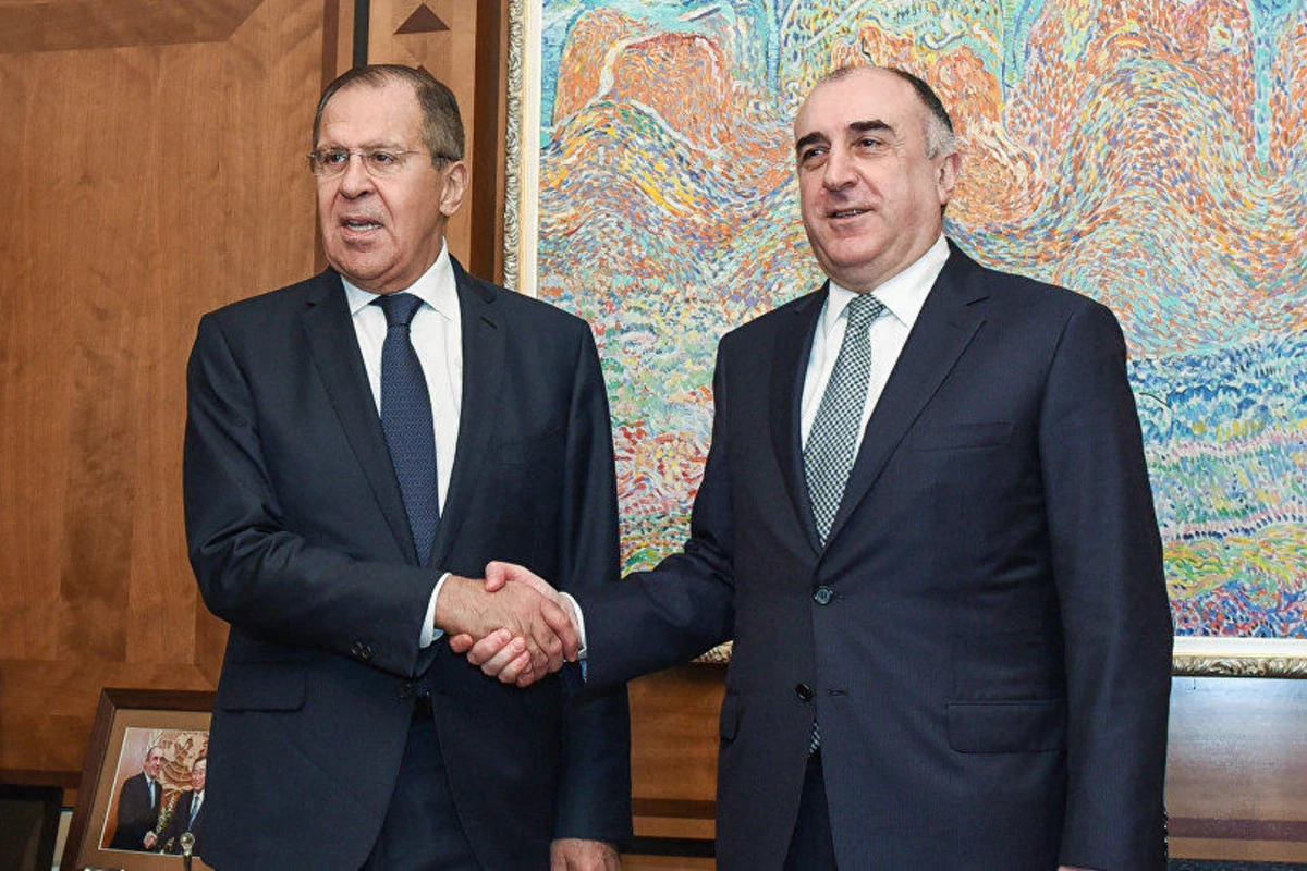 Elmar Məmmədyarov rusiyalı həmkarı ilə koronavirusu müzakirə edib