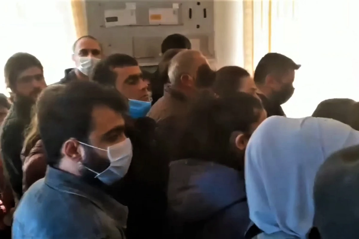 Bakıda koronavirus riskini artıran görüntülər - 190 manat davası - VİDEO
