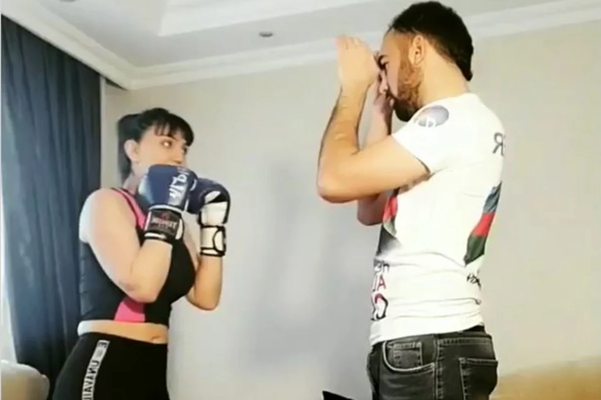 Azərbaycanlı müğənni ikiqat dünya çempionu ilə rinqə çıxdı - VİDEO