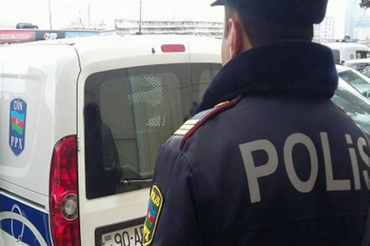 В Баку мужчина под воздействием наркотика наехал на полицейских