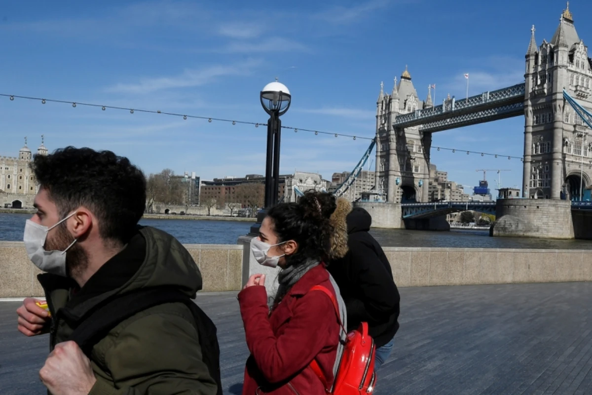 Böyük Britaniyada karantin rejimi azı üç həftə uzadılıb