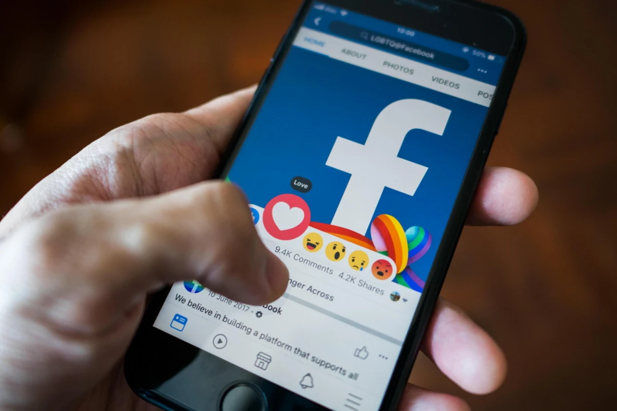 Facebookdan yeni qərar: Like qoyarkən EHTİYATLI OLUN!
