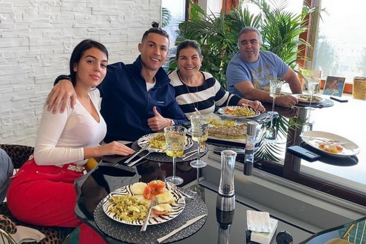 Ronaldu karantin vaxtı qardaşı oğlunun ad günündə iştirak etdi - VİDEO
