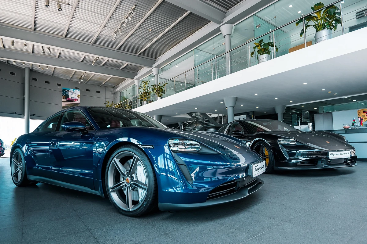 Porsche Bakı Mərkəzi ən sürətli elektrik sedanı təqdim etdi - VİDEO