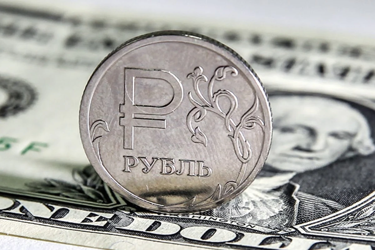 Курс рубля рухнул вслед за нефтью