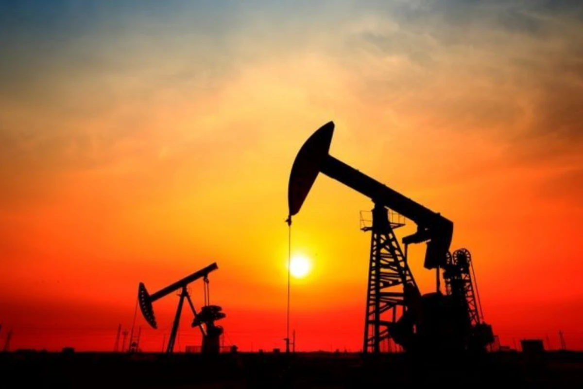 Цена нефти Brent упала ниже 16 долларов за баррель впервые с 1999 года