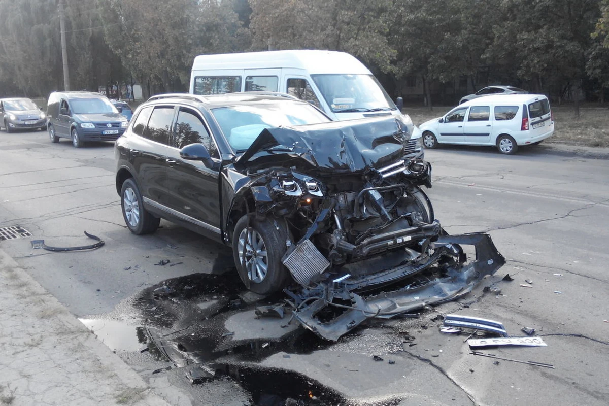В Баку столкнулись автомобили, погибли 2 человека