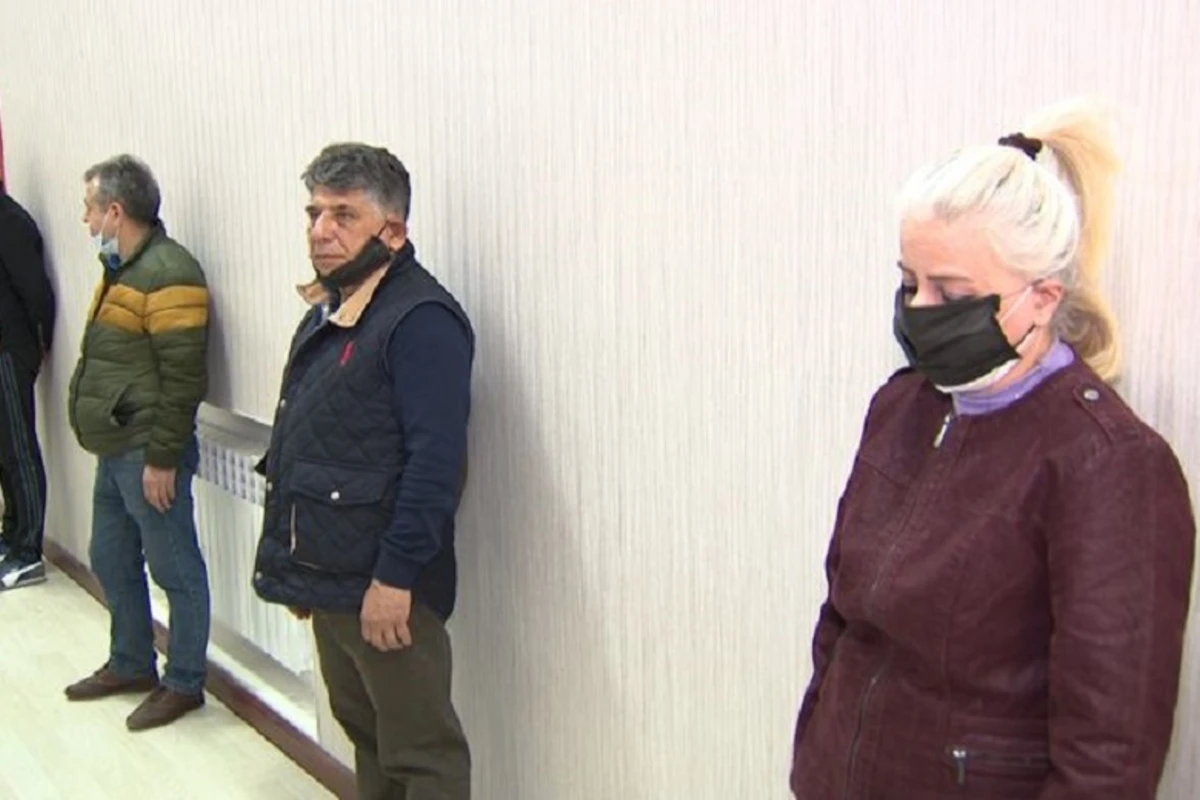 Bakıda karantin qaydalarını pozan gözəllik salonu aşkar edilib - FOTO Bakıda karantin qaydalarını pozan gözəllik salonu aşkar edilib - FOTO