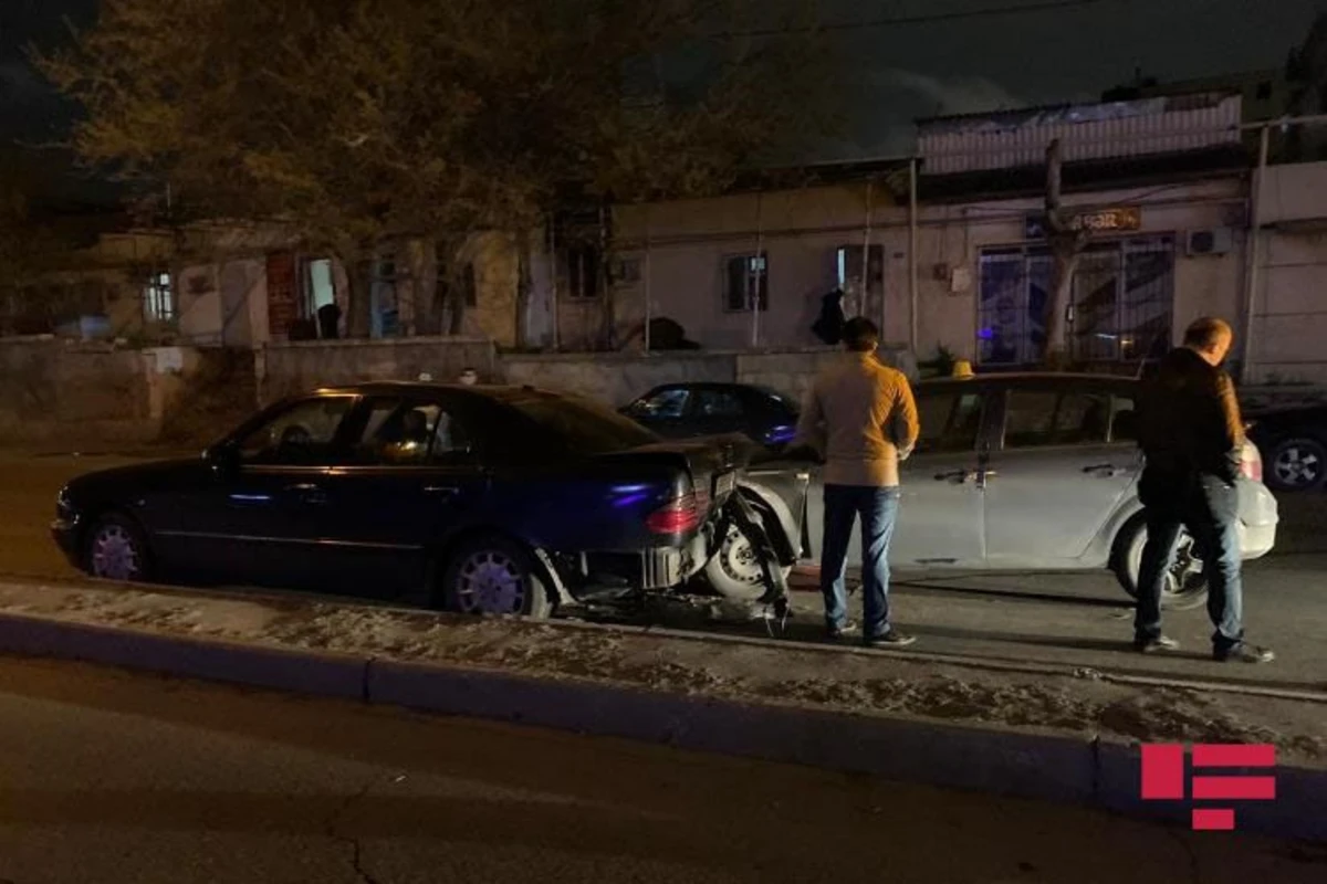 Bakıda zəncirvarı qəza zamanı beş avtomobil toqquşub - FOTO