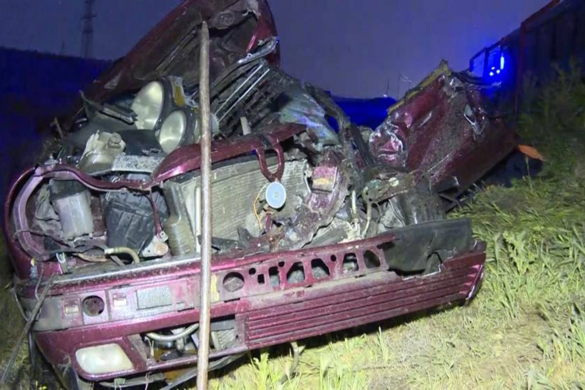 Bakıda avtobusla minik avtomobili toqquşdu, ölən var - Ağır qəzadan VİDEO