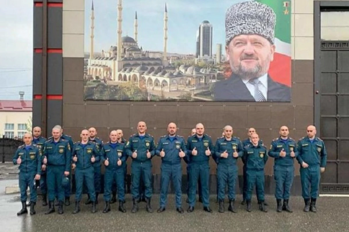 В Чечне весь состав МЧС побрился налысо вслед за Кадыровым - ФОТО