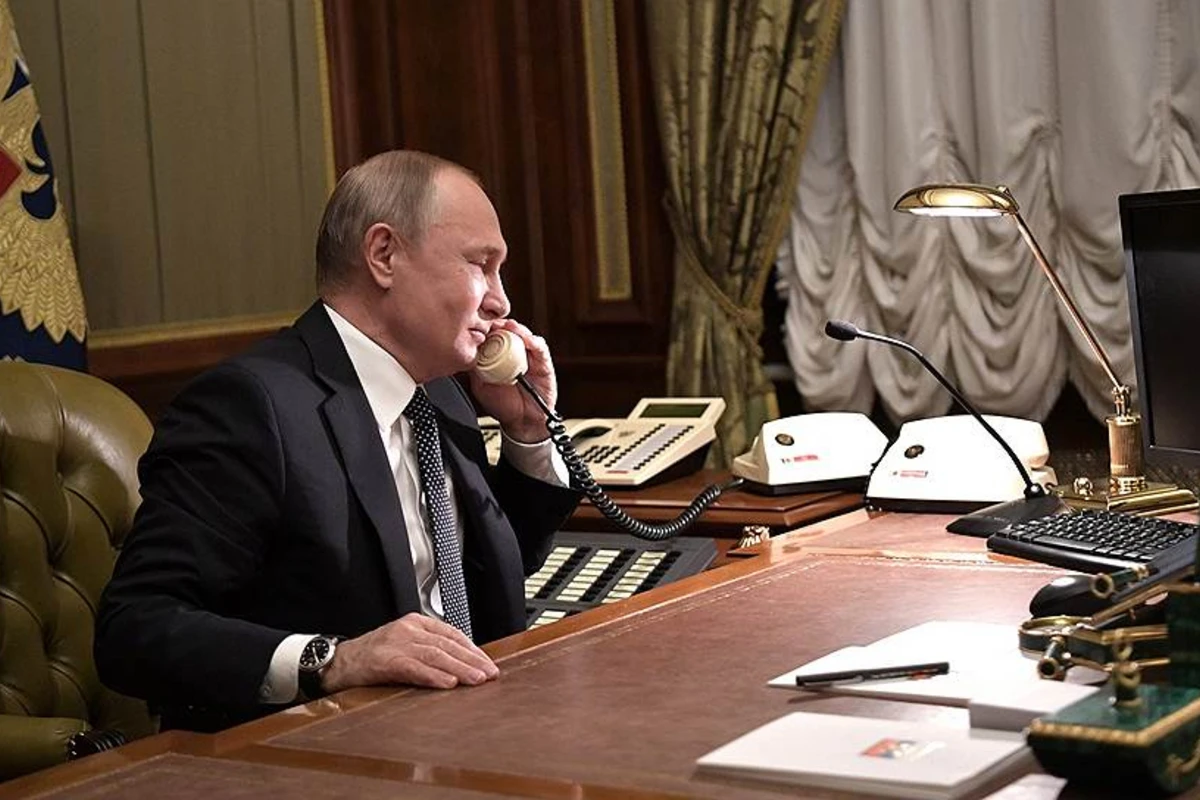 Песков рассказал о специальном телефоне Путина