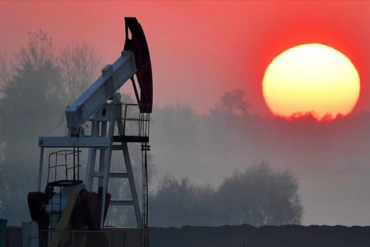 Цены на нефть начали резко падать Цены на нефть начали резко падать
