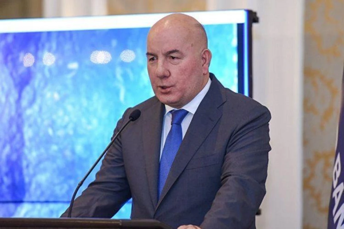 Elman Rüstəmov bağlanan bankların problemlərindən danışdı